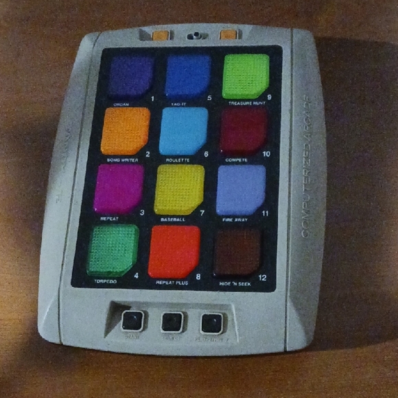 Vintage Tandy 12 Electronic Game with Colorful Buttons (B3) - Picture 1 of 2